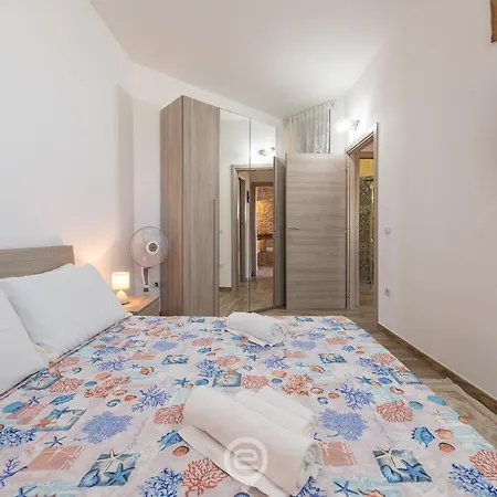 Mary's House - Wifi & Private Parking